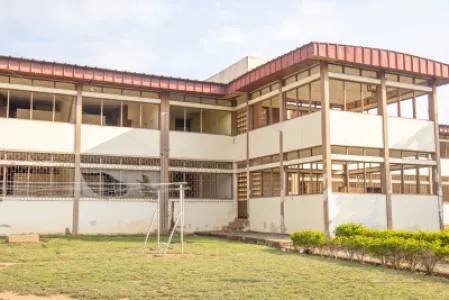 État des bâtiments du Campus 1 de Bouaké – Programme 2025 de réhabilitation des universités et cités universitaires — Photo 4