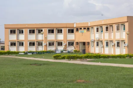 État des bâtiments du Campus 2 de Bouaké – Programme 2025 de réhabilitation des universités et cités universitaires — Photo 6