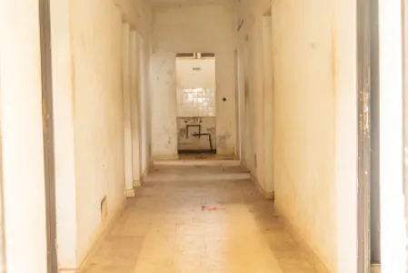 État des bâtiments avant le lancement des traveaux de la cité Forestière de Bouaké – Programme 2025 de réhabilitation des universités et cités universitaires — Photo 4